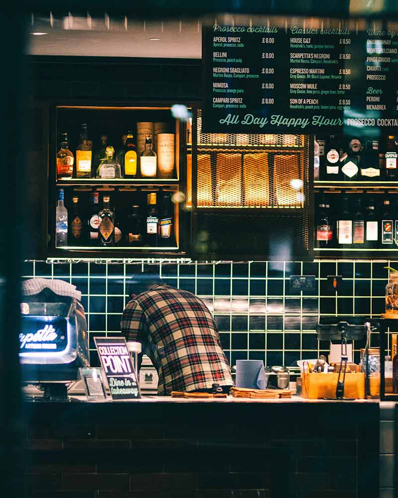 Experience London's Nightlife and Late-night Eats
