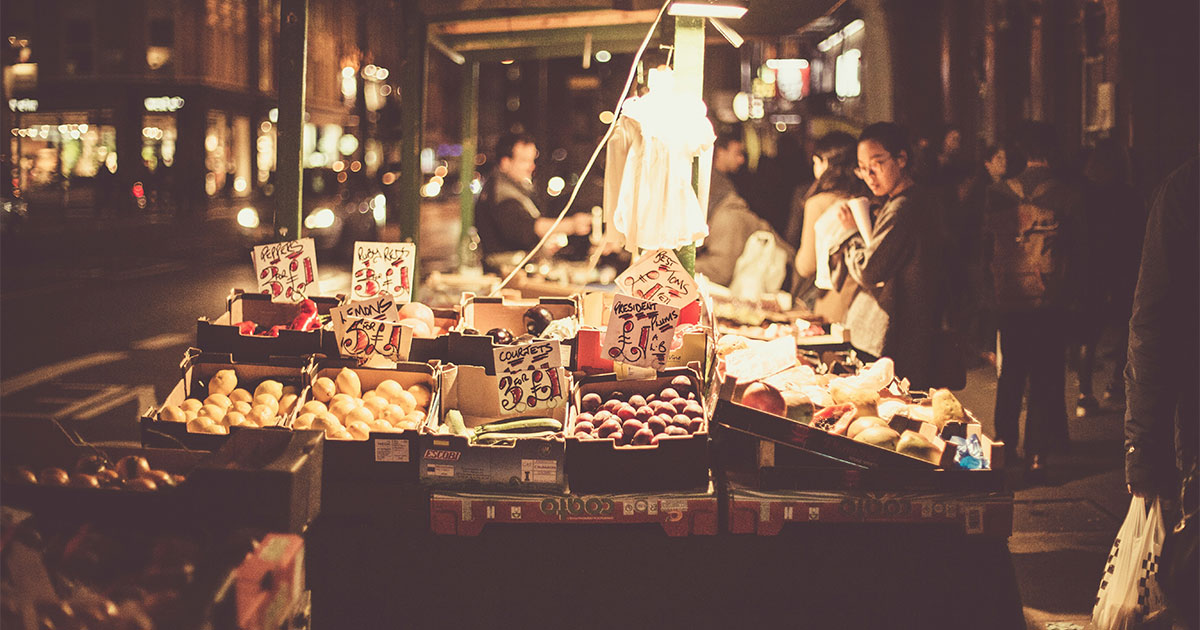 Taste London: Enjoy London’s top flavors by visiting its famous food markets, old pubs, and award-winning Michelin-starred restaurants