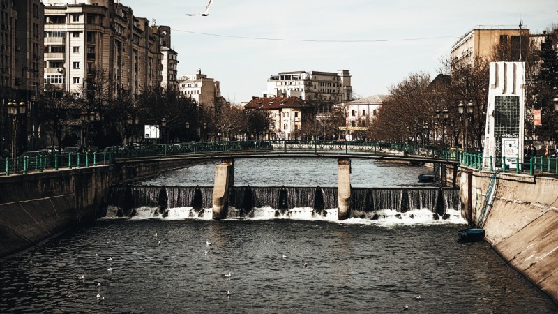 a lake in the city of bucharest