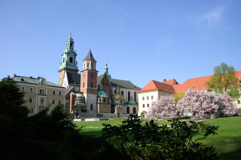 wawal castle in krakow, green and blue scenery