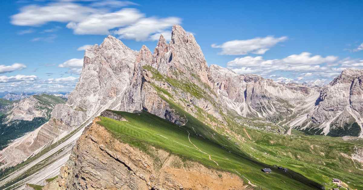 mountainm for hiking in the dolomites italy