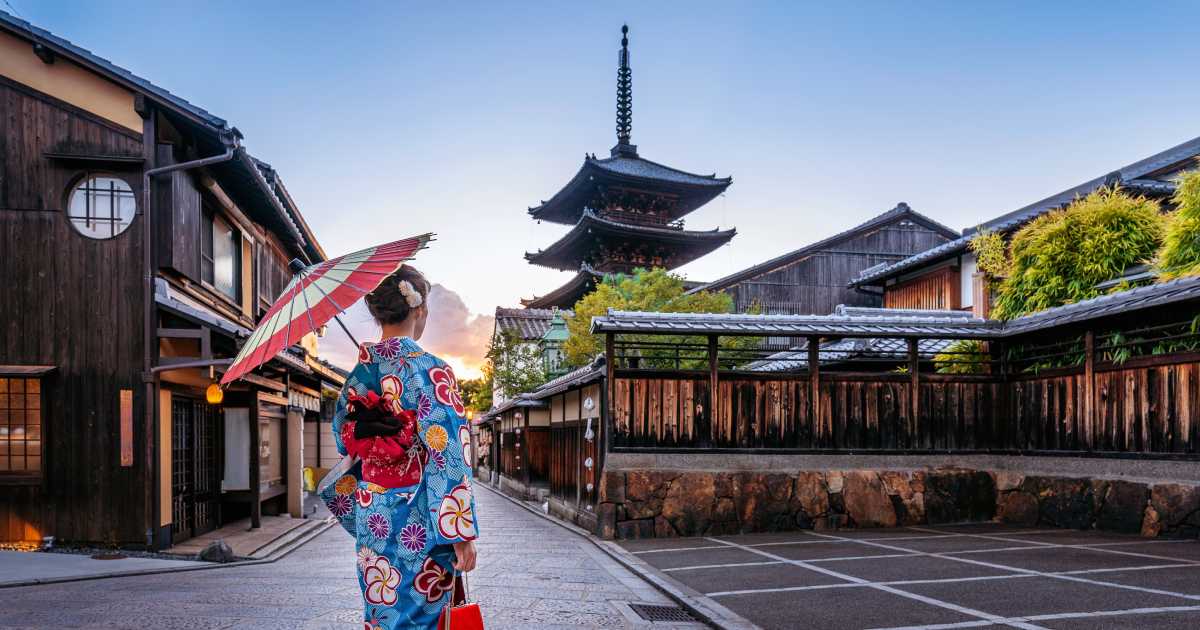 kyoto japan - Journey Inspirations women in kyoto japan with traditional costume